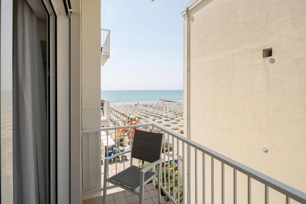 Hotel Boston 3 Stelle Superior Frontemare Lido di Jesolo Italy