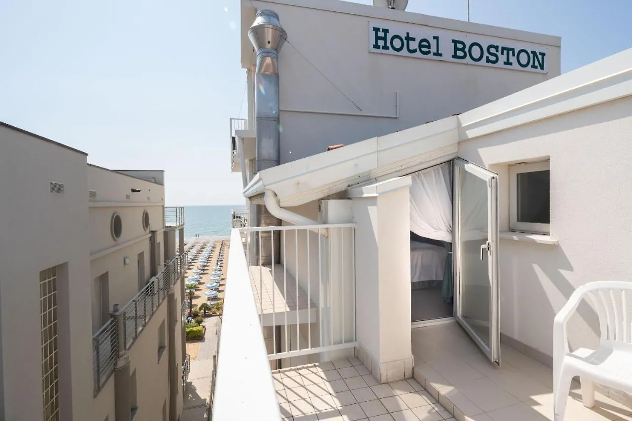 Hotel Boston 3 Stelle Superior Frontemare Lido di Jesolo 3*,  Italy